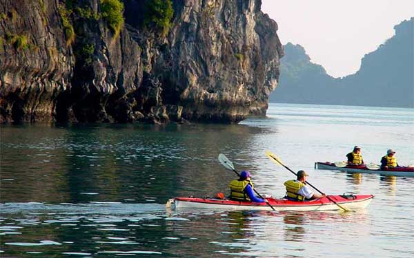 KAYAKING HALONG BAY (7 DAYS)